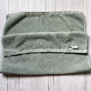 New PARACHUTE Light Green Featherweight Plush Hand Towel Size 30"×20"